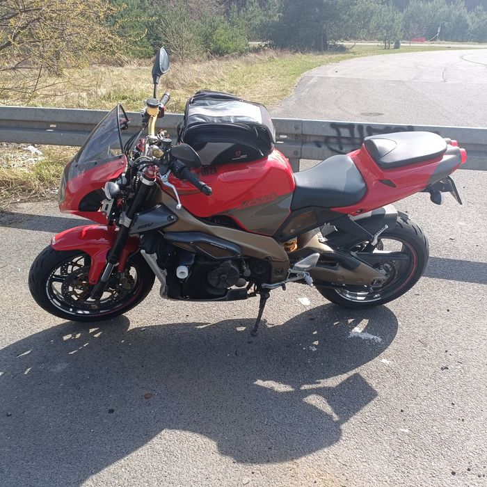 Sprzedam  Aprilia Tuono Rsv 1000  w stanie idealny