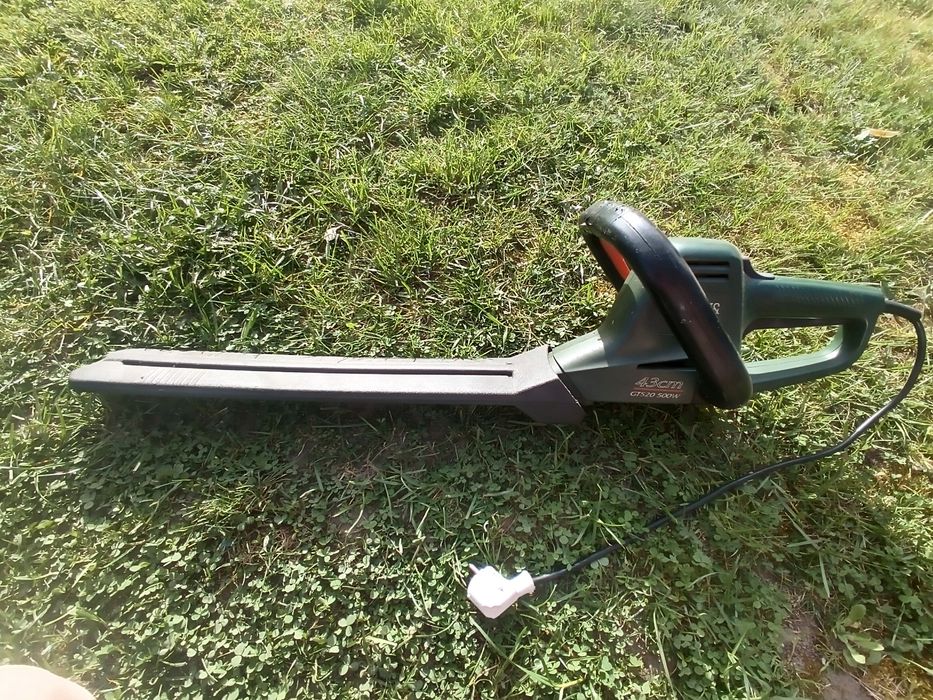 Sprzedam elektryczne nożyce do żywopłotu