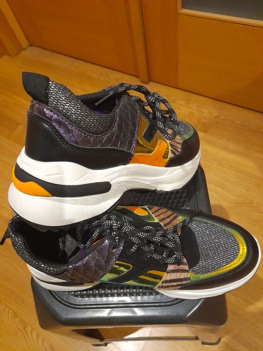 Vendo sapatilhas/sapatos senhora.