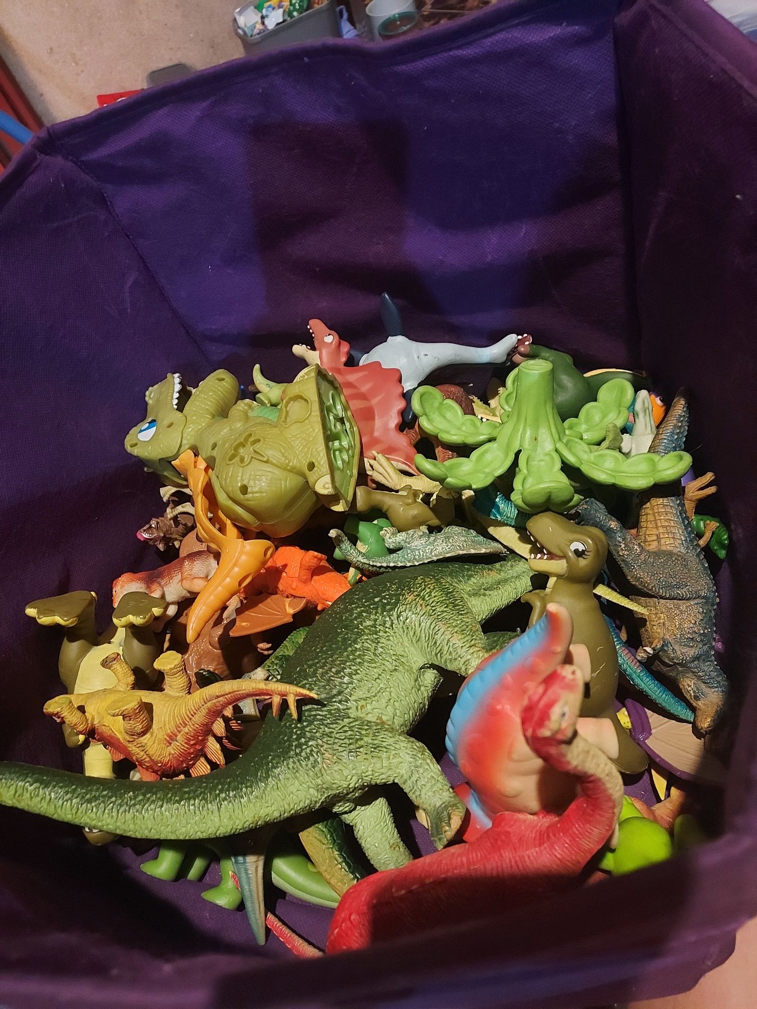 Dinozaury różnej wielkości