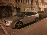 Audi A4 cinzenta