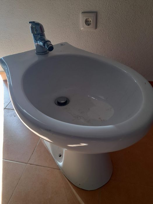 Bidé novo retirado de aplicação mas nunca usado