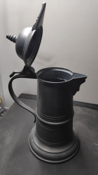 Stary dzbanek aluminiowy