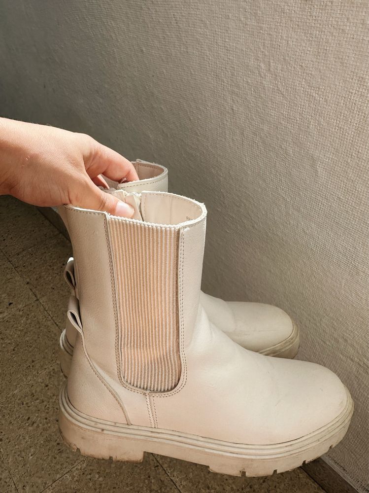 Botas brancas tamanho 35