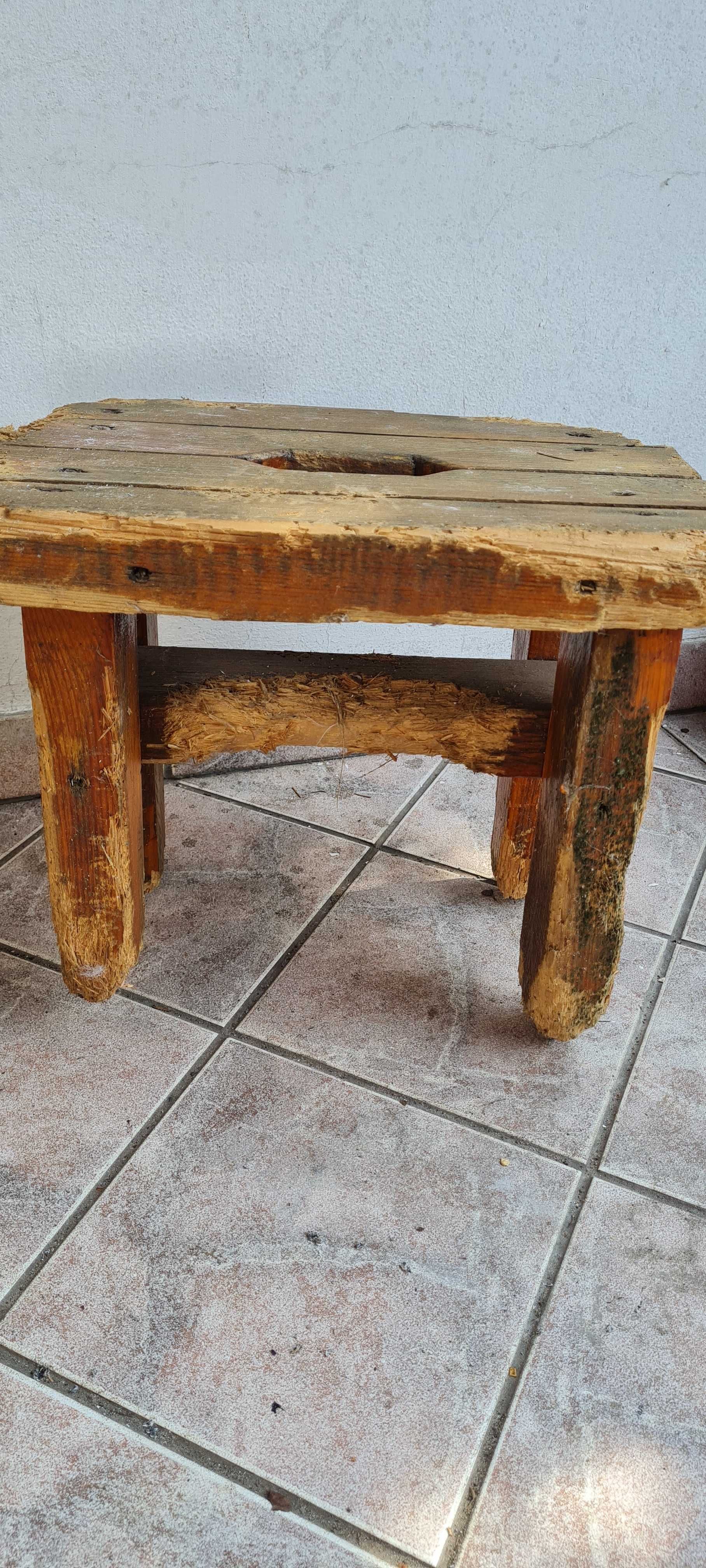 Stare krzesełko , taboret, ryczka, do ozdoby