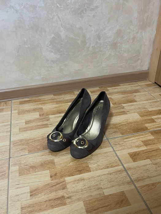 Туфлі жіночі розмір 40 Capelli Rossi