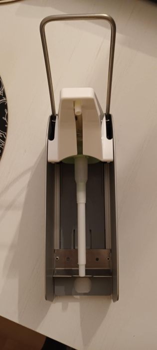 UCHWYTY wannowe, DOZOWNIKI do mydła