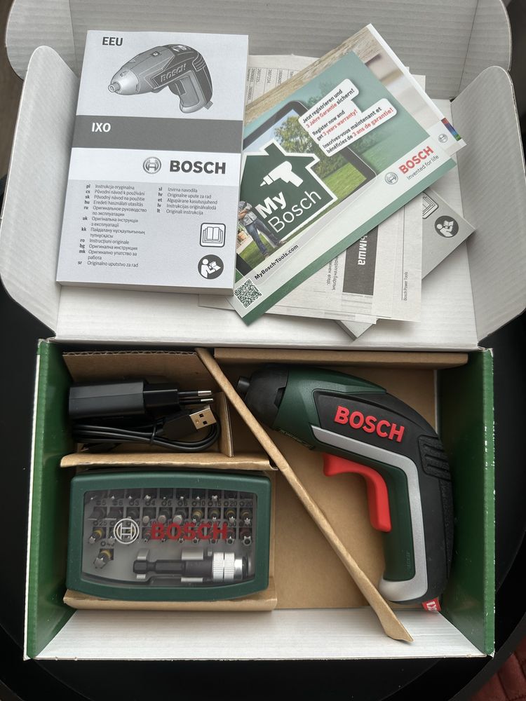 Акумуляторна викрутка BOSCH IXO + набір біт