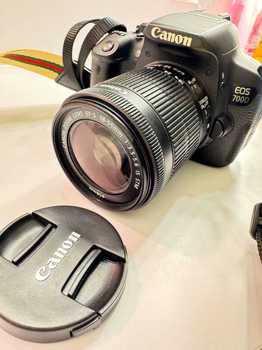 Canon 700D + объектив 50mm 1.8 + полный комплект аксессуаров