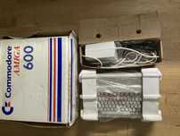 Amiga 600 Czytaj OPIS