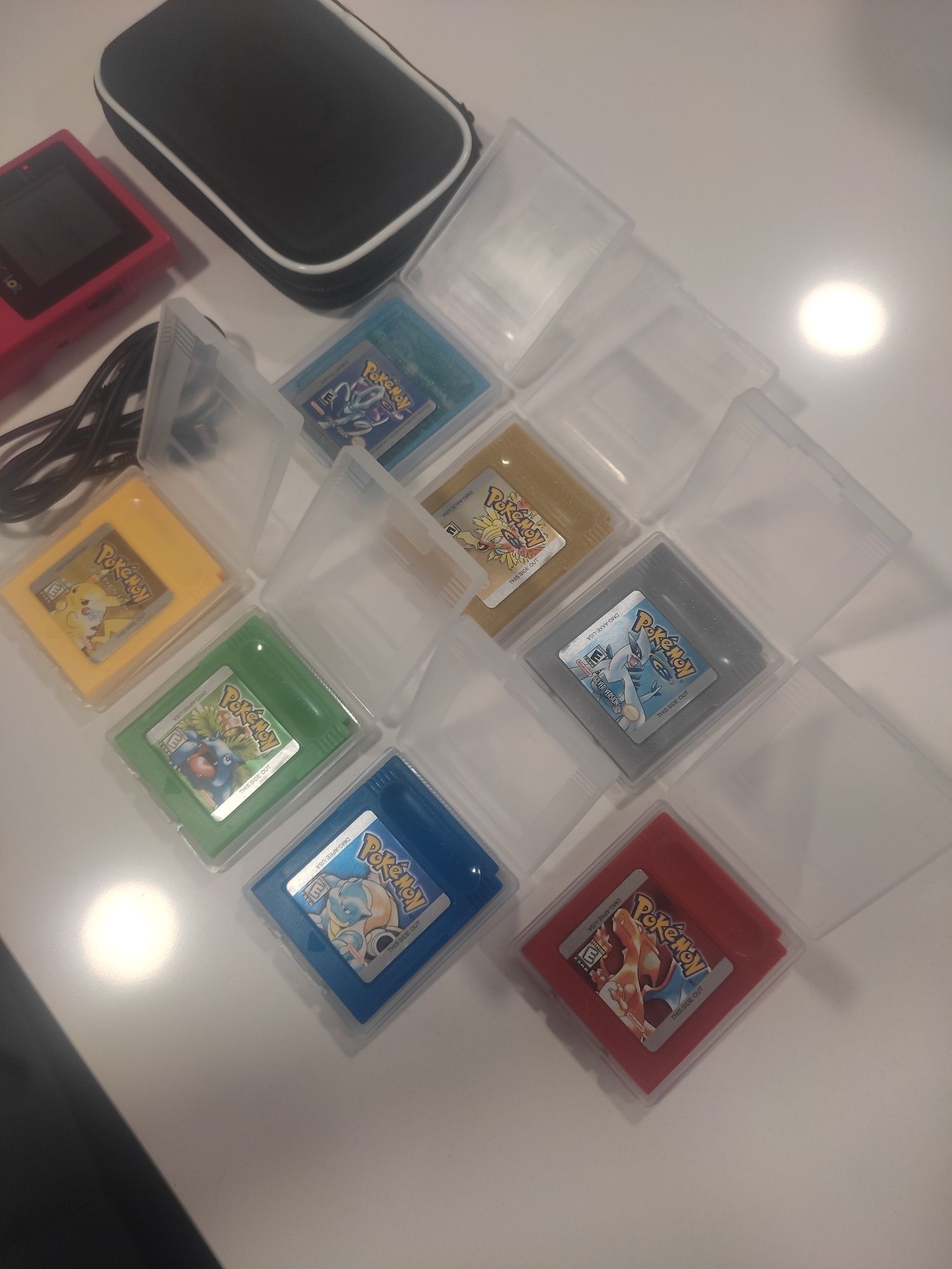 Conjunto Gameboy Color vermelho com 7 jogos Pokémon cabo link e bolsa
