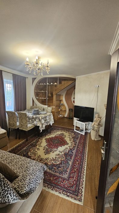 Продам заміський будинок