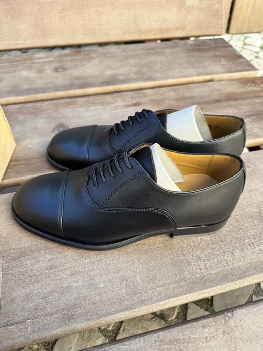 Sapatos pretos novos