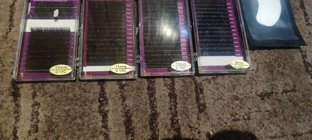 Pakiet rzęs na pasku firmy Nagaraku 8 paletek+ płatki pod oczy