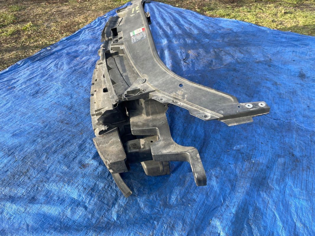 Passat B6/3.2/3.6 Fsi Pas Chłodnice Wzmocnienie