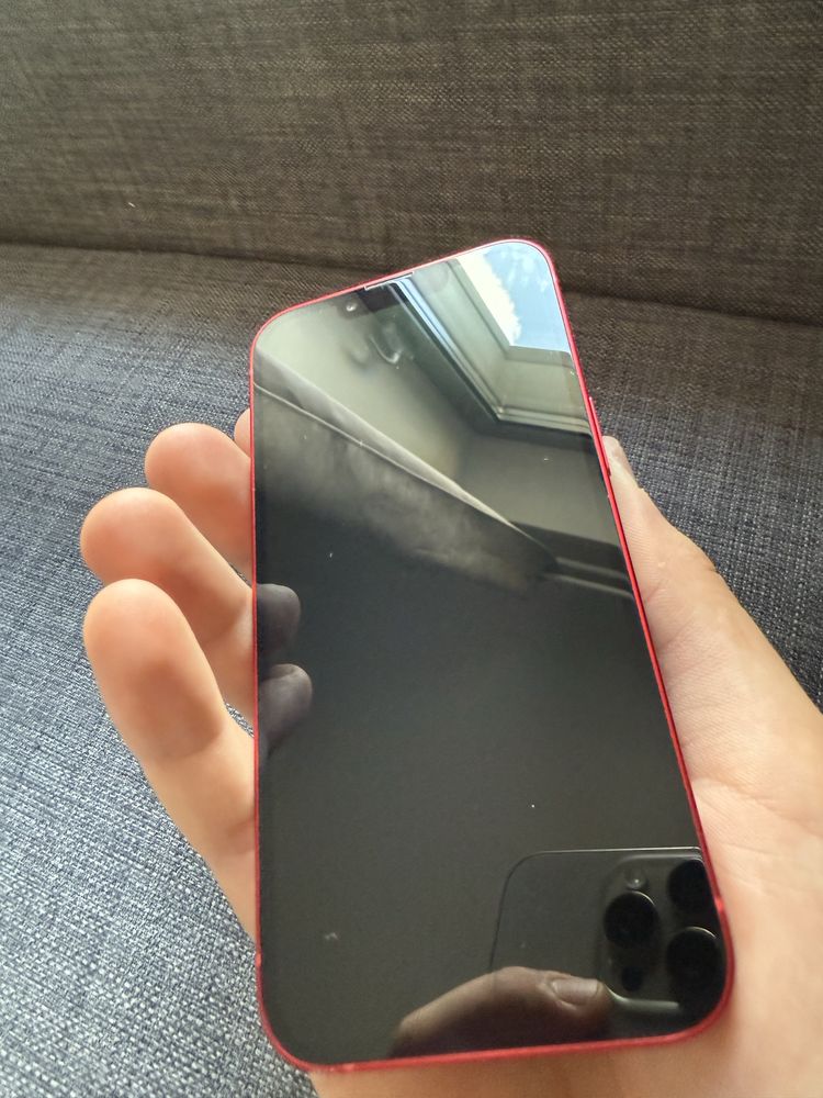 iPhone 13 128 GB RED – świetny stan + 2 etui gratis