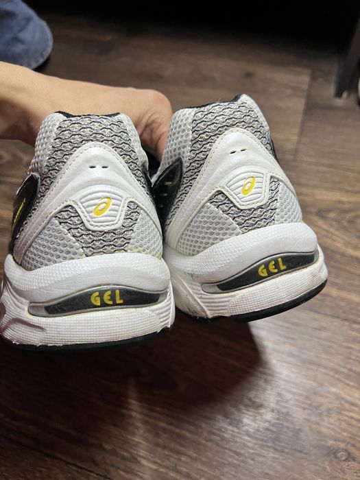 Чоловічі кросівки asics