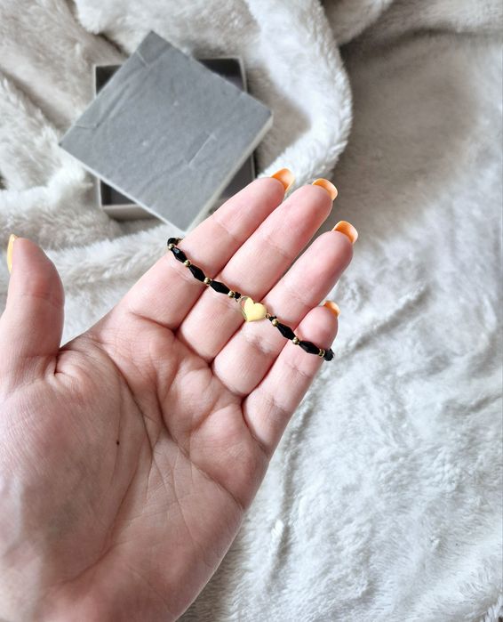 Bransoletka zaciągana makrama czarne koraliki złote serce