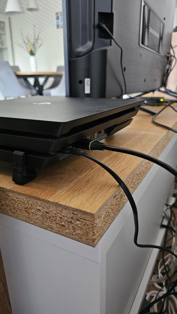 Sprzedam PS 4 Pro