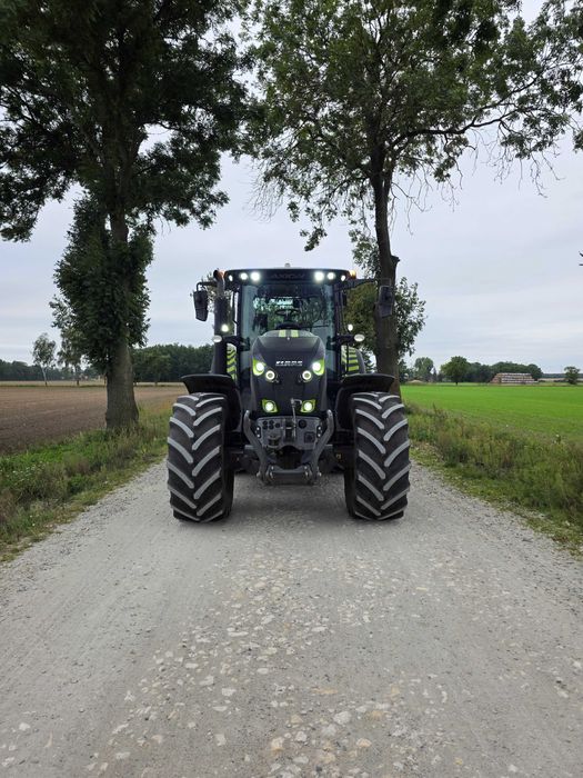 Claas Axion  830