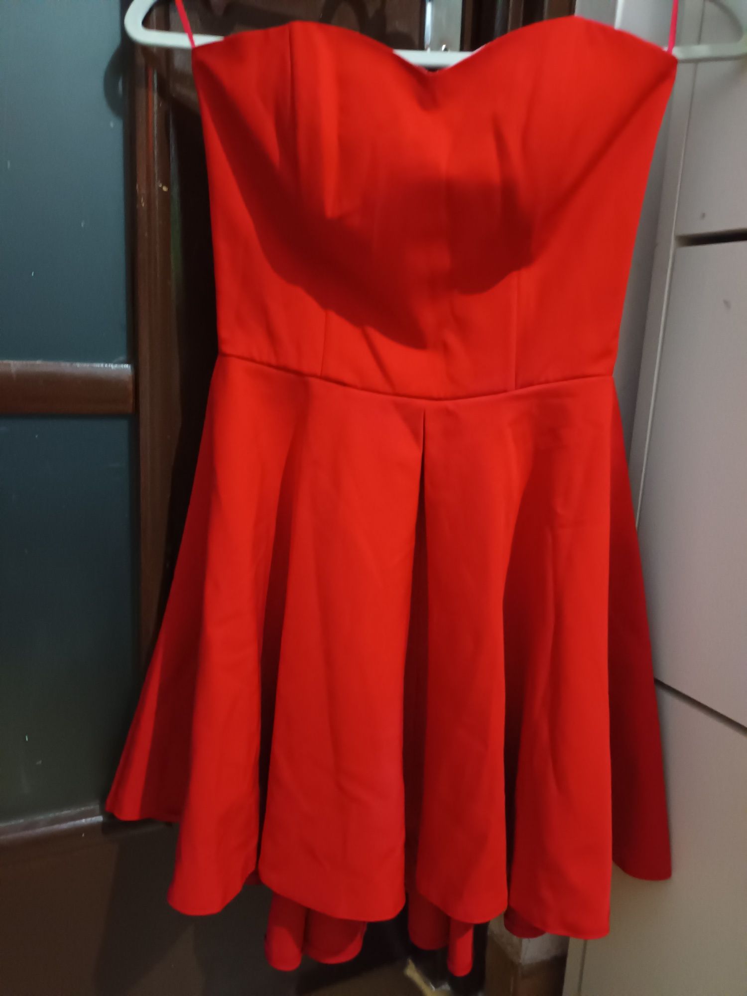 Czerwona sukienka z przedłużanym tyłem rozmiar s