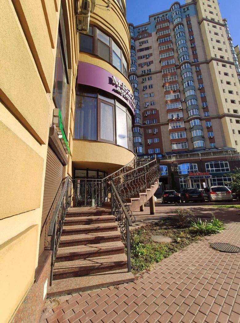 Продам приміщення 258м2 фасад Шевченківський  Чорновола 27
