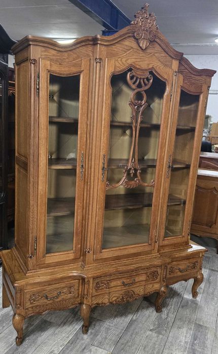 Ładna Masywna Witryna W Stylu Ludwikowskim / Ludwikowska / Ludwik /