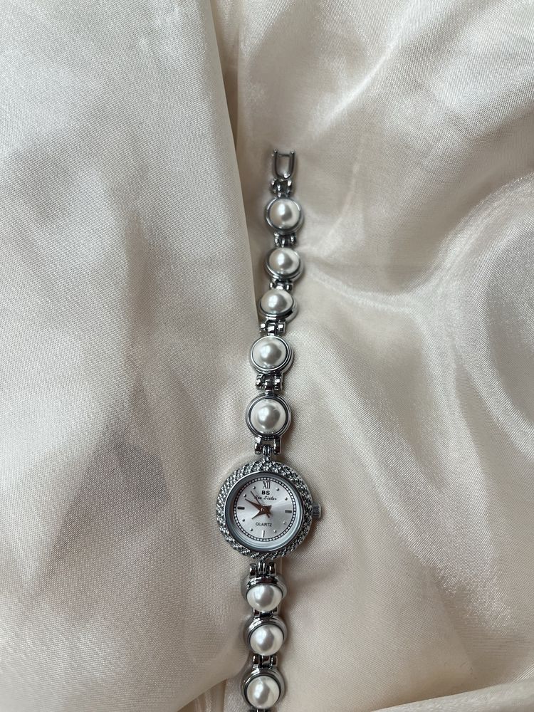Srebrny zegarek w stylu vintage nowy
