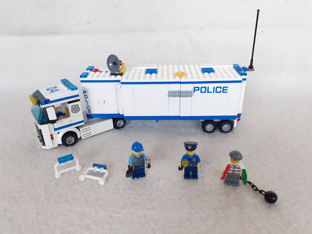 Lego City 60044 - Mobilną jednostką policji