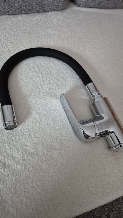 Bateria zlewozmywakowa stojąca z elastyczną wylewką