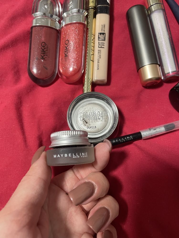Набір косметики kiko maybelline підводка тіні помада консилер