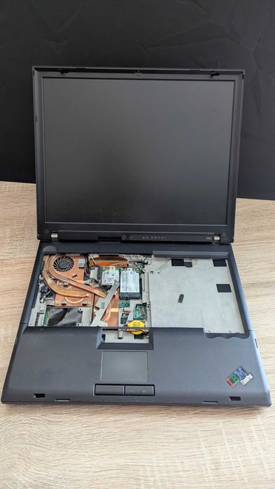 Ноутбук Lenovo  IBM Thinkpad R60 (bios або на запчастини)