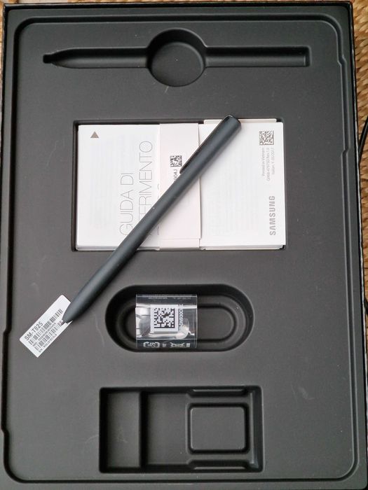 Tablet Samsung Galaxy Tab S3 9,7" SM-T825 9,7" 4/32GB Wi-Fi LTE rysik