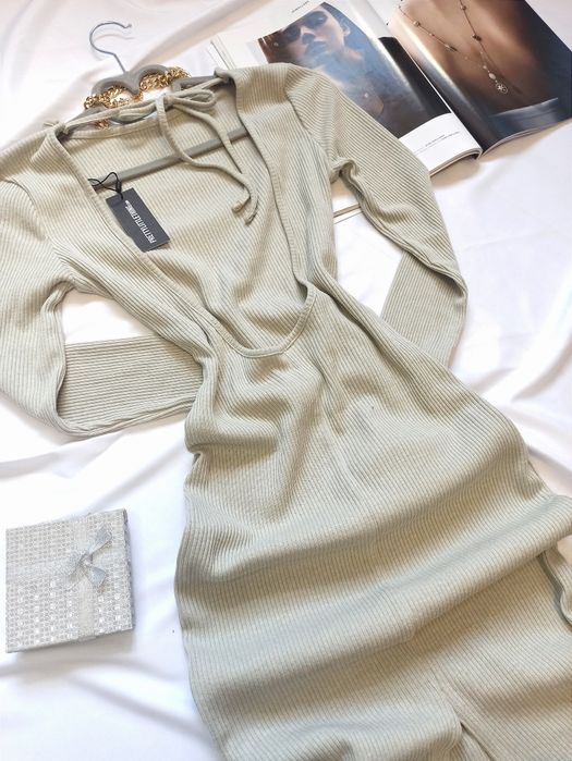 Платье в рубчик с вырезом на спине. Платье-карандаш. Облегающее платье