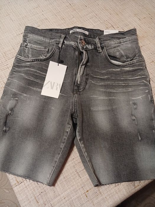 Сірі шорти з необробленим краєм ZARA
