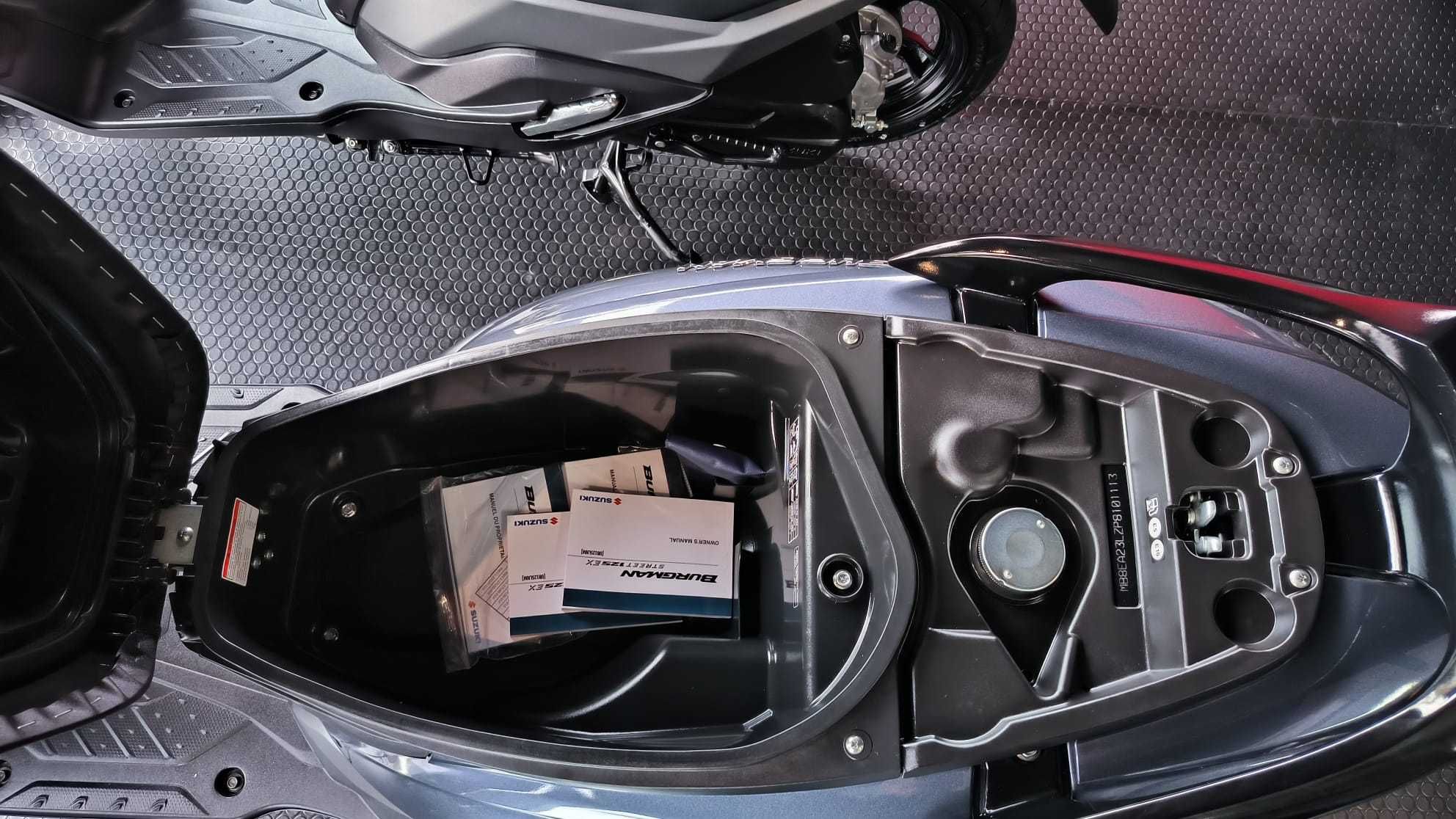 Suzuki Burgman 125, start and stop