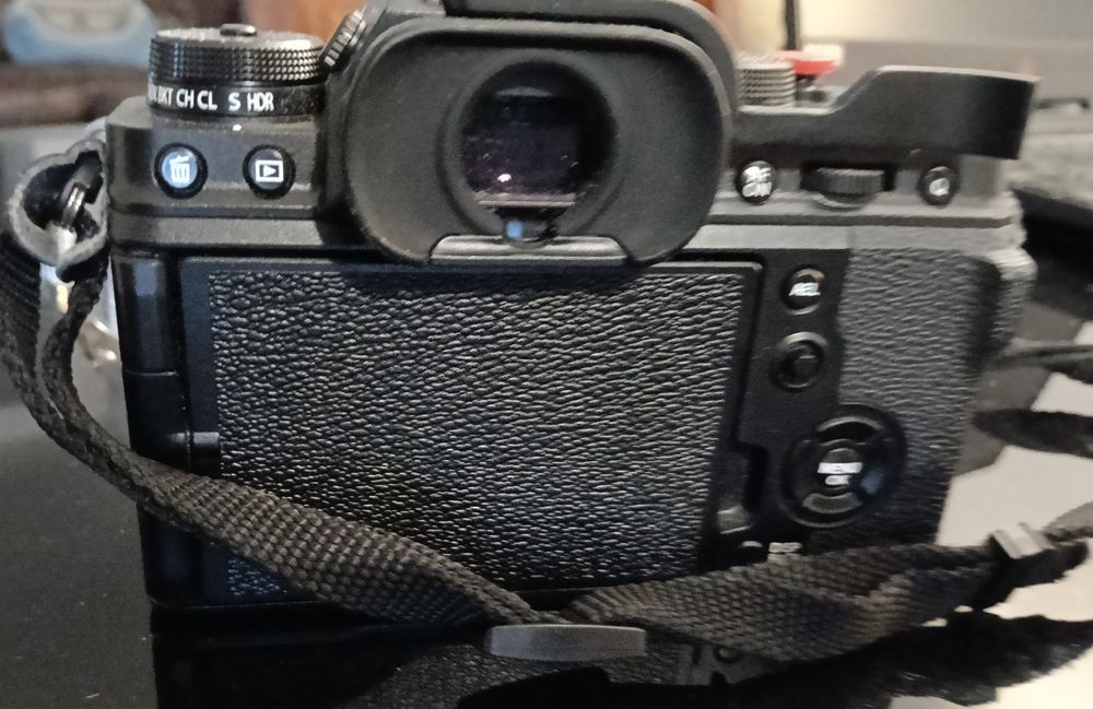 OPORTUNIDADE ÚNICA: FUJIFILM X T4 como NOVA com lentes 56mm e 16mm