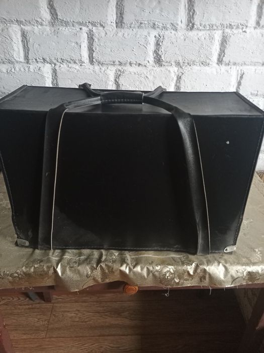 Продам швейну машину