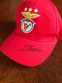 Chapéu Benfica autografado por João Neves