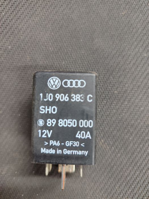 Реле бензонасосу 1J0 906 383C