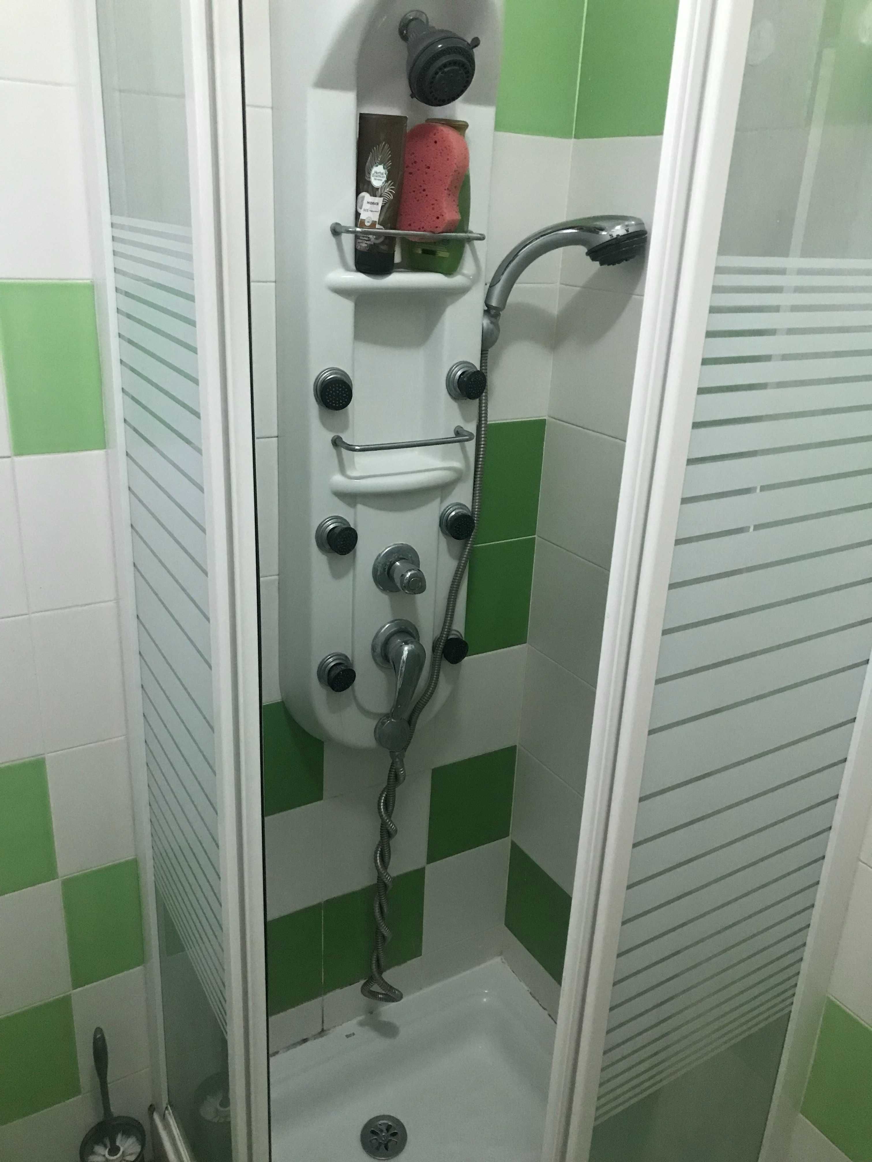 Alugo quarto em casa em Alvalade