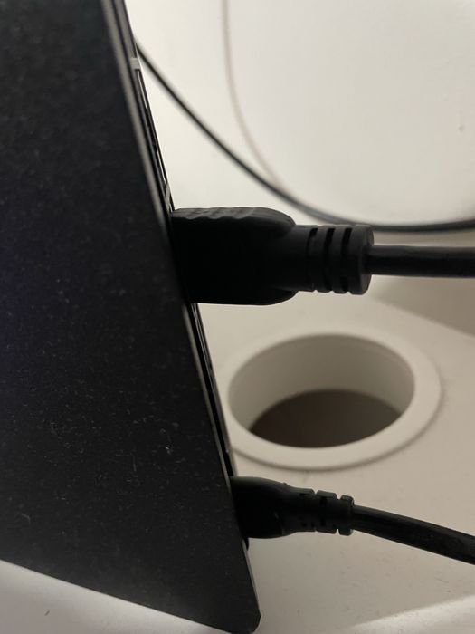 Vendo ps4 slim 500gb com cabos e comando ler anunico!