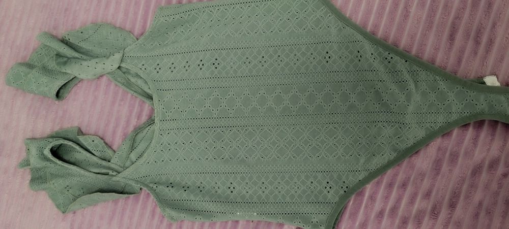 Body verde com folhos tamanho M