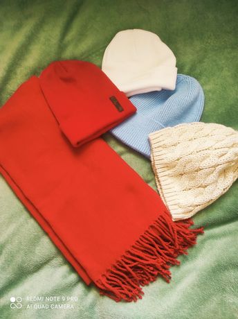 Жіночі шапки і шарф