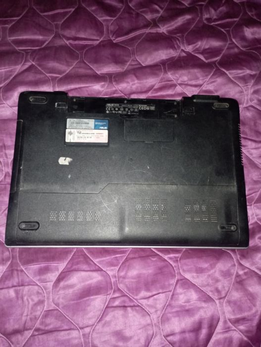 Продам ноутбук на запчастини чи на відновлення