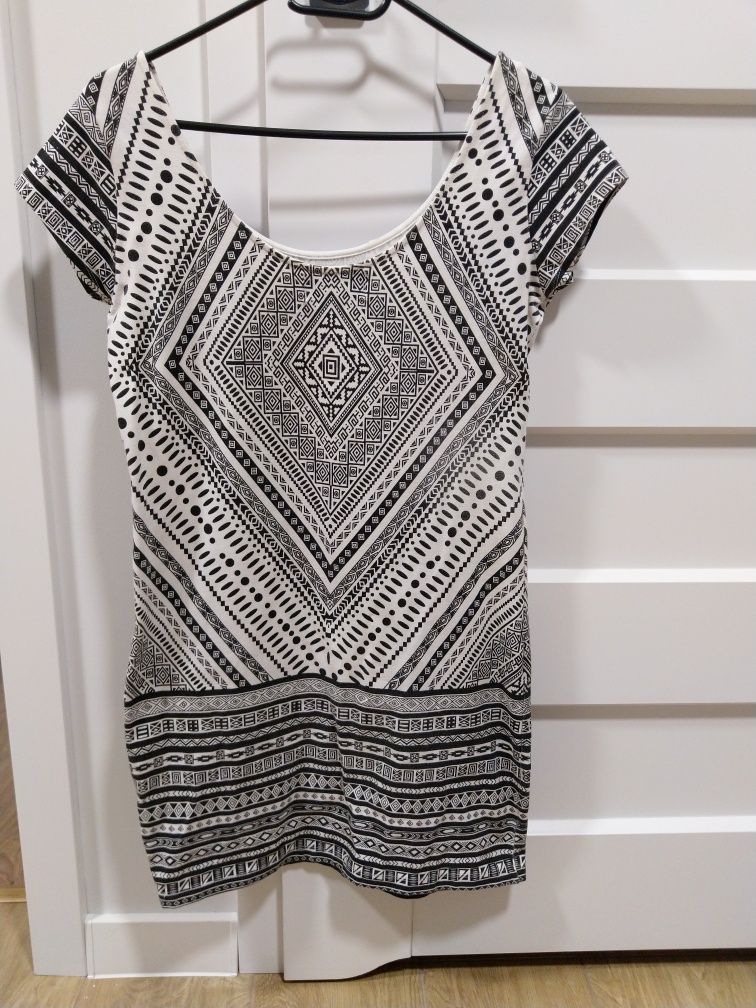 Sukienka mini aztec Reserved