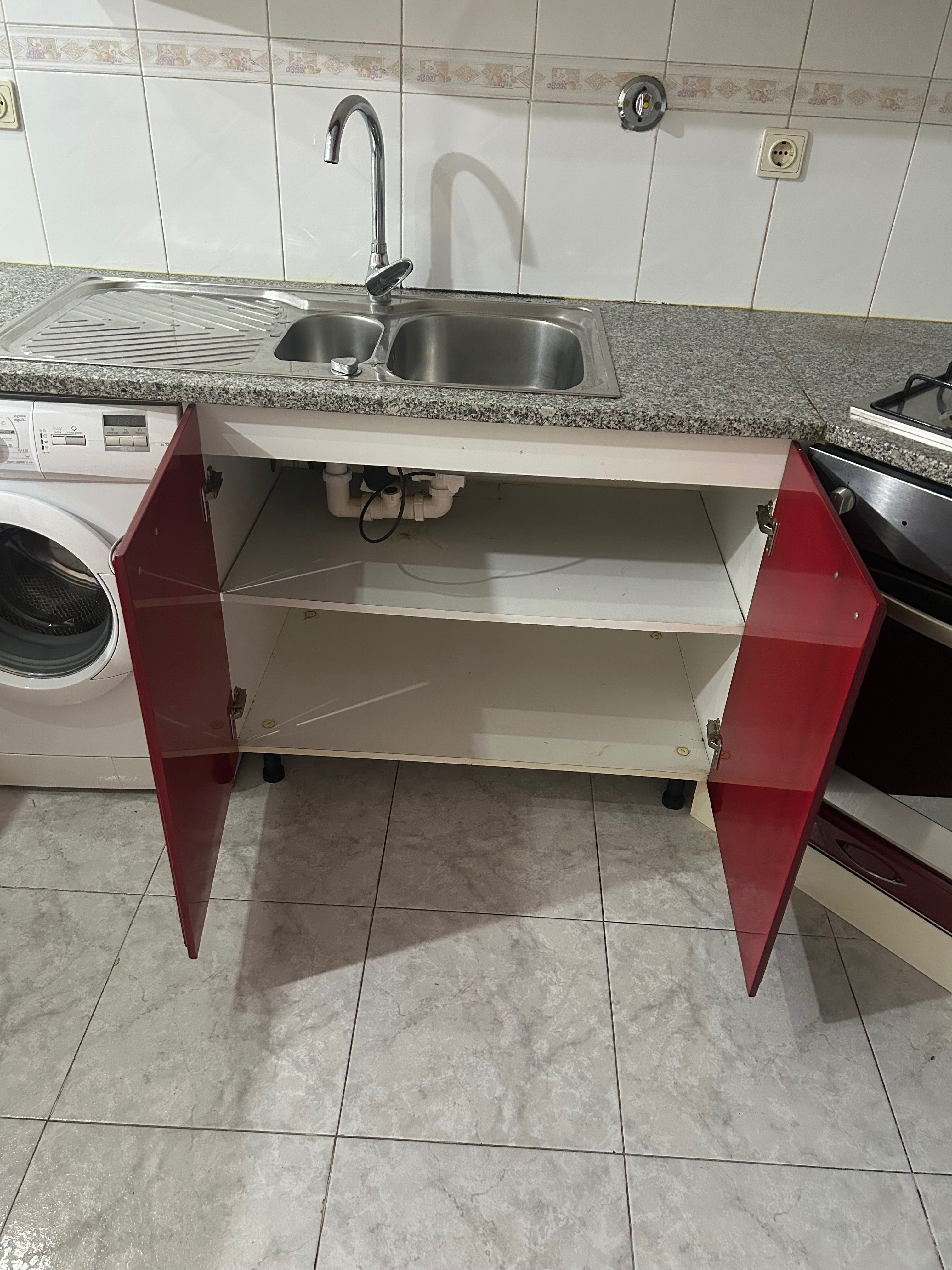Móveis e Pedra de Cozinha