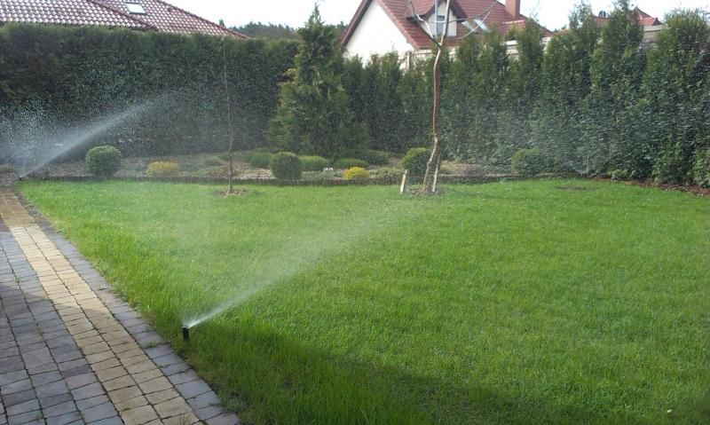 Zakładanie systemów nawadniających i trawników, nawadnianie ogrodów