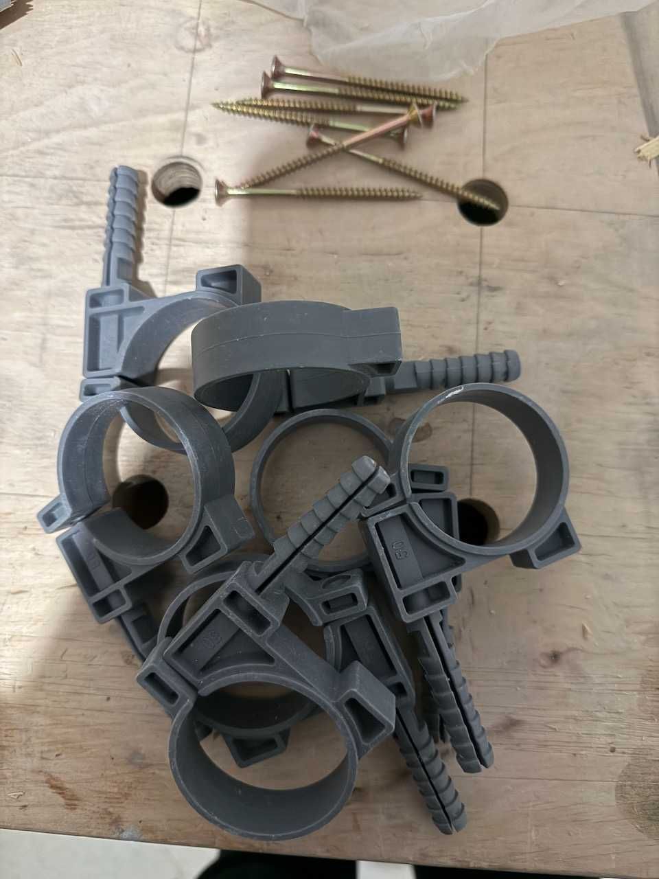 Obejma, uchwyt rur fi 50mm 62 sztuki