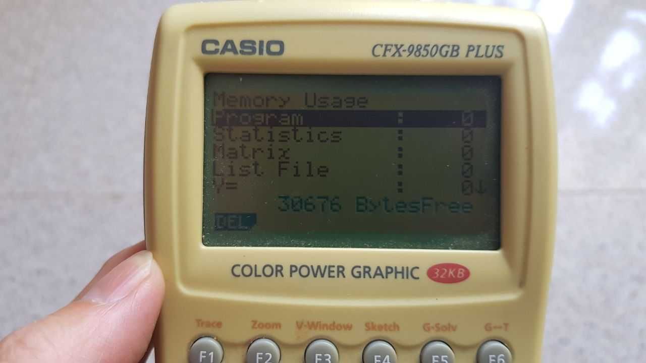 Calculadora CASIO CFX-9850GB PLUS-WE (inclui manual)